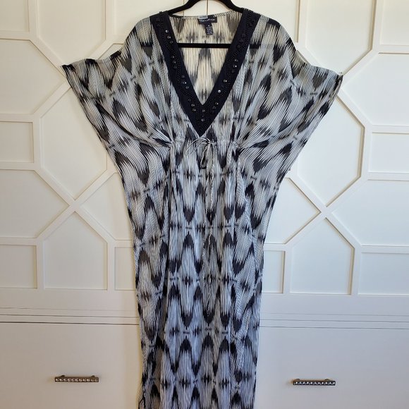 Woman's Maxi Kaftan Black & Off-white pattern, size Medium - Picture 1 of 6